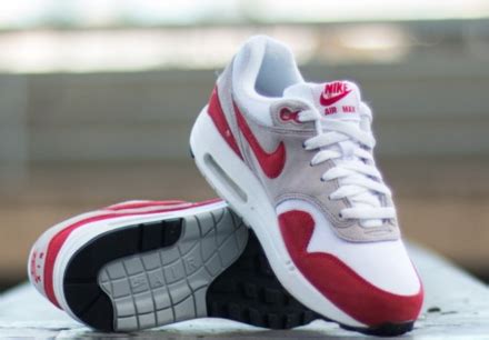 Nike Air Max — Wikipédia.